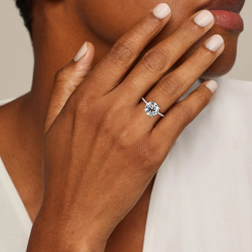 Luxe Petal Diamond Engagement Ring in 18K White Gold 🟡